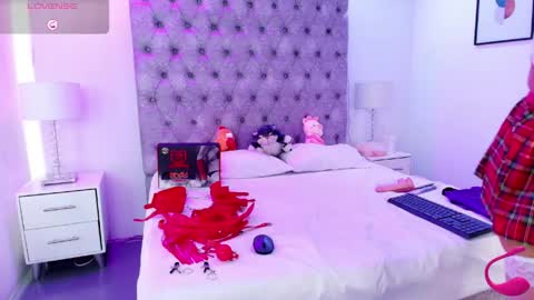 Snapshot of zoe_m00n chatting on May 27, 7:44 pm zoe online show from May 27, 7:44 pm
