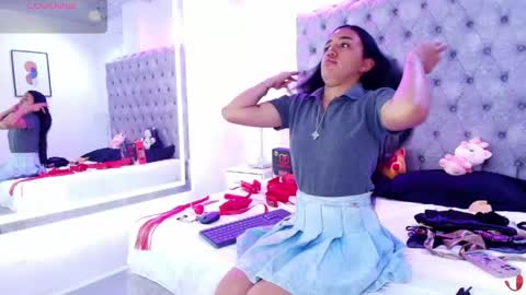 Snapshot of zoe_m00n chatting on June 8, 12:16 pm zoe online show from June 8, 12:16 pm