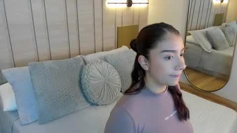 zoe_mhendez online show from January 18, 12:31 pm