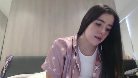 Snapshot of zoe_mill33r chatting on September 9, 6:07 pm Zoe online show from September 9, 6:07 pm