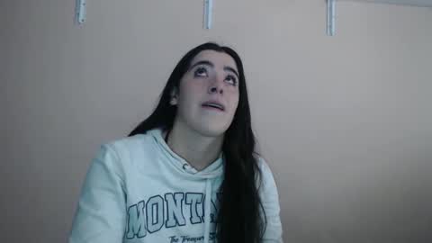 Snapshot of zoe_mill33r chatting on October 2, 6:15 pm Zoe online show from October 2, 6:15 pm