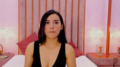 Snapshot of zoe_monrow chatting on May 20, 1:39 pm Zoe Monrow online show from May 20, 1:39 pm