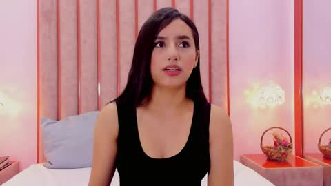Snapshot of zoe_monrow chatting on May 25, 12:11 pm Zoe Monrow online show from May 25, 12:11 pm