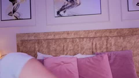 Snapshot of zoe_moon__ chatting on June 10, 11:09 am zoe_moon__ online show from June 10, 11:09 am