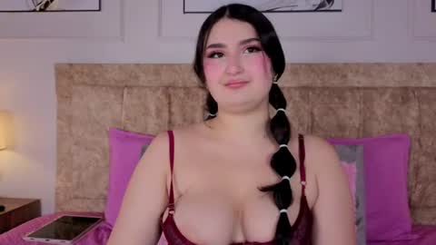 Snapshot of zoe_moon__ chatting on June 19, 1:37 pm zoe_moon__ online show from June 19, 1:37 pm