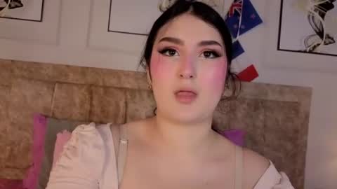Snapshot of zoe_moon__ chatting on June 20, 12:19 pm zoe_moon__ online show from June 20, 12:19 pm