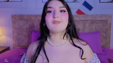 Snapshot of zoe_moon__ chatting on July 5, 2:35 pm zoe_moon__ online show from July 5, 2:35 pm