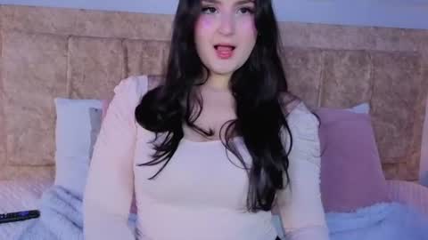 Snapshot of zoe_moon__ chatting on August 2, 1:31 pm zoe_moon__ online show from August 2, 1:31 pm