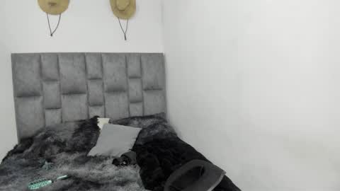 She Zoe He Painn online show from October 31, 7:26 pm