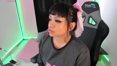 zoe_sullivan_ online show from December 29, 12:45 pm