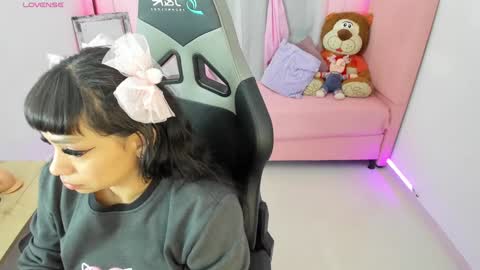 zoe_sullivan_ online show from January 24, 9:49 am