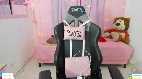 zoe_sullivan_ online show from November 8, 9:42 am