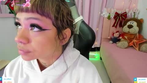 zoe_sullivan_ online show from November 19, 9:20 am