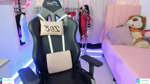 zoe_sullivan_ online show from February 4, 9:15 am