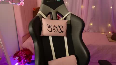 zoe_sullivan_ online show from May 1, 9:36 am