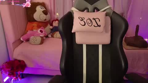 zoe_sullivan_ online show from June 21, 9:12 am