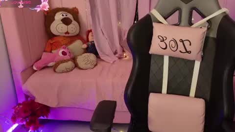 zoe_sullivan_ online show from June 29, 9:15 am