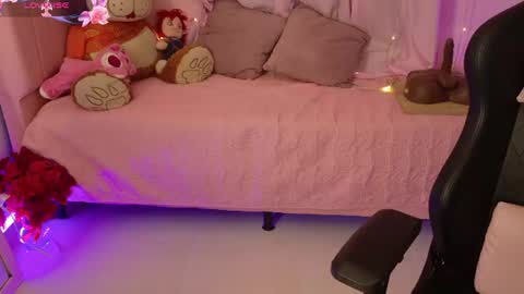 zoe_sullivan_ online show from July 5, 9:05 am