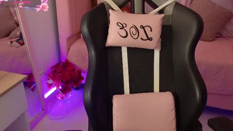 zoe_sullivan_ online show from July 26, 9:05 am