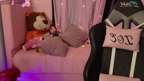 zoe_sullivan_ online show from August 1, 9:08 am