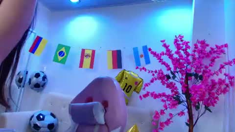 Snapshot of zoe_swan chatting on June 17, 11:12 am Zoe online show from June 17, 11:12 am