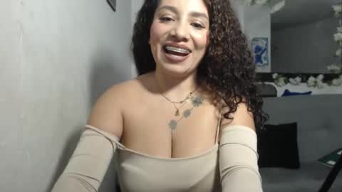 Snapshot of zoe_tai chatting on December 5, 1:14 am zoe tai online show from December 5, 1:14 am