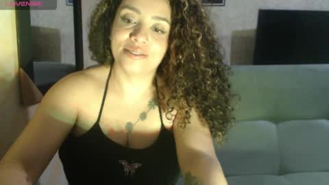Snapshot of zoe_tai chatting on May 20, 1:01 am zoe tai online show from May 20, 1:01 am