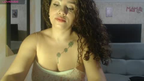 Snapshot of zoe_tai chatting on May 31, 12:19 am zoe tai online show from May 31, 12:19 am