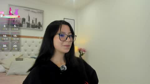 Zoe online show from May 2, 7:52 pm