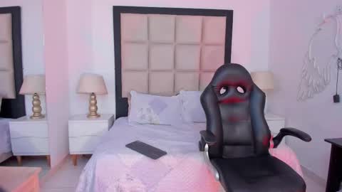 Zoecarrter online show from October 2, 6:37 pm