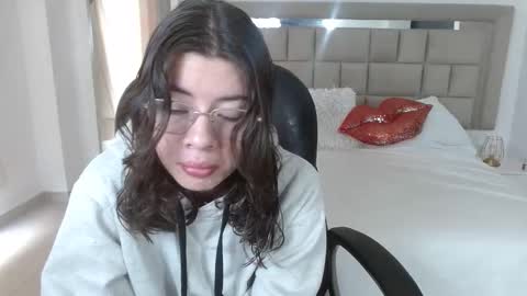 ZOE online show from November 17, 3:29 pm