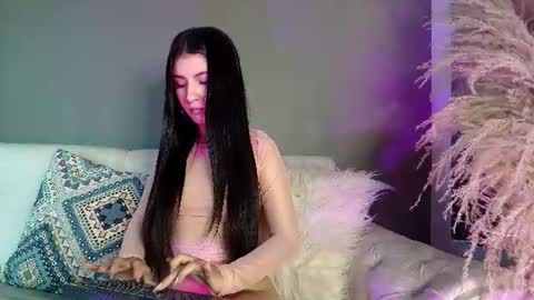Snapshot of zoee_8 chatting on July 11, 12:02 am ZOE online show from July 11, 12:02 am