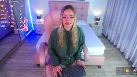 Snapshot of zoee_joness chatting on February 7, 11:45 am zoe online show from February 7, 11:45 am