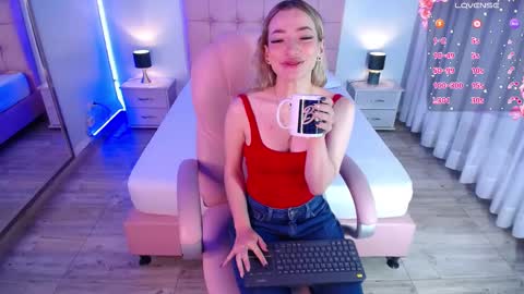 Snapshot of zoee_joness chatting on February 10, 11:57 am zoe online show from February 10, 11:57 am