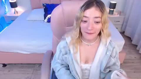 Snapshot of zoee_joness chatting on June 30, 2:56 am zoe online show from June 30, 2:56 am