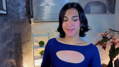 Snapshot of zoee_kiss_ chatting on May 14, 2:07 am ZOE online show from May 14, 2:07 am