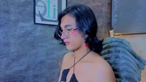Snapshot of zoee_kiss_ chatting on May 22, 6:09 am ZOE online show from May 22, 6:09 am