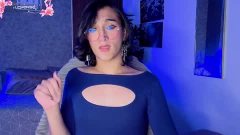 Snapshot of zoee_kiss_ chatting on May 29, 4:10 am ZOE online show from May 29, 4:10 am