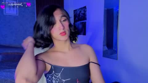 Snapshot of zoee_kiss_ chatting on June 4, 4:51 am ZOE online show from June 4, 4:51 am