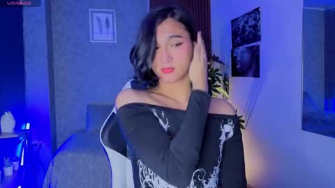 Snapshot of zoee_kiss_ chatting on June 6, 5:56 am ZOE online show from June 6, 5:56 am