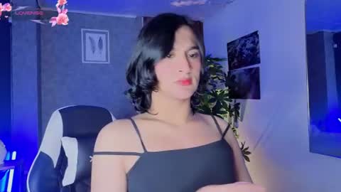 Snapshot of zoee_kiss_ chatting on June 12, 5:39 am ZOE online show from June 12, 5:39 am