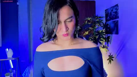 Snapshot of zoee_kiss_ chatting on June 14, 5:53 am ZOE online show from June 14, 5:53 am