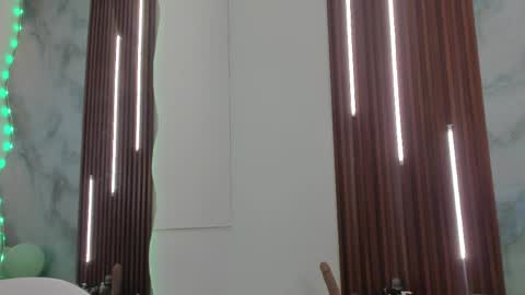 zoee online show from March 18, 3:09 am