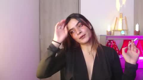 Snapshot of zoee_t chatting on November 27, 2:13 am Zoee online show from November 27, 2:13 am