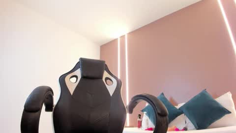 zoee_zi online show from March 14, 8:36 pm