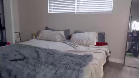 zoeemonroe online show from October 11, 9:13 pm