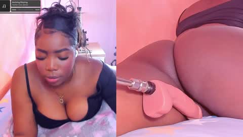 Snapshot of zoeethompson_cm chatting on May 26, 11:06 am online show from May 26, 11:06 am