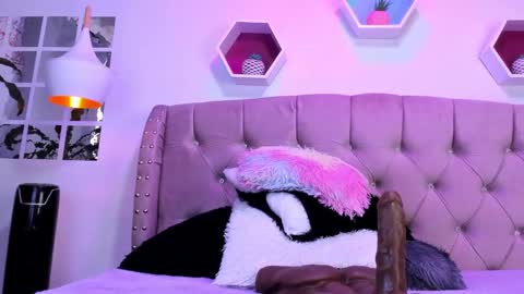 Snapshot of zoehilton chatting on February 22, 7:47 pm Zoe online show from February 22, 7:47 pm