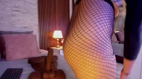 Snapshot of zoehiltonx chatting on June 5, 1:39 pm zoehiltonx online show from June 5, 1:39 pm