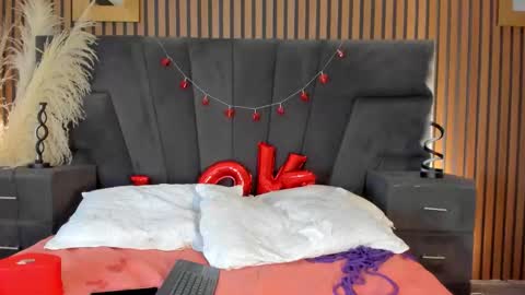 Snapshot of zoehpeterr_ chatting on February 16, 10:11 am Zoeh online show from February 16, 10:11 am